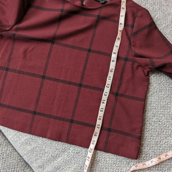 Banana Republic checkered crop blouse - Picture 8 of 8